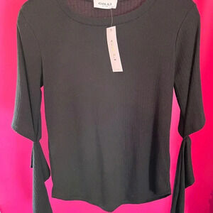 Sliced sleeve top